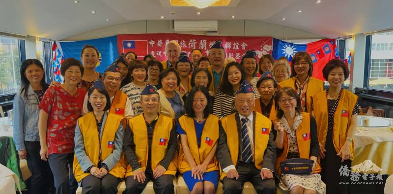 駐荷蘭代表處代表陳欣新(第1排中)出席荷蘭榮光聯誼會慶祝中華民國112年雙十國慶暨中秋聯誼活動
